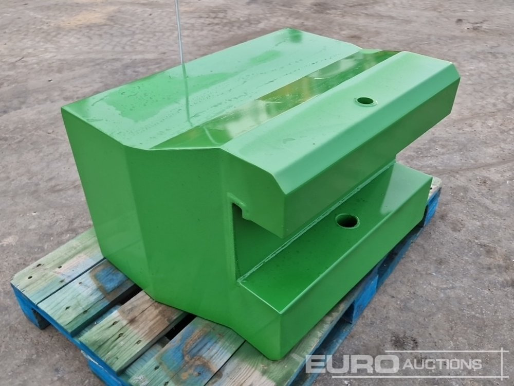 Unused 2025 John Deere 600kg Front Weights to suit John Deere Tractors, Metal Case with Towing Eye (Green) - Agricultural machinery: picture 2 Unused 2025 John Deere 600kg Front Weights to suit John Deere Tractors, Metal Case with Towing Eye (Green) - Agricultural machinery: picture 2