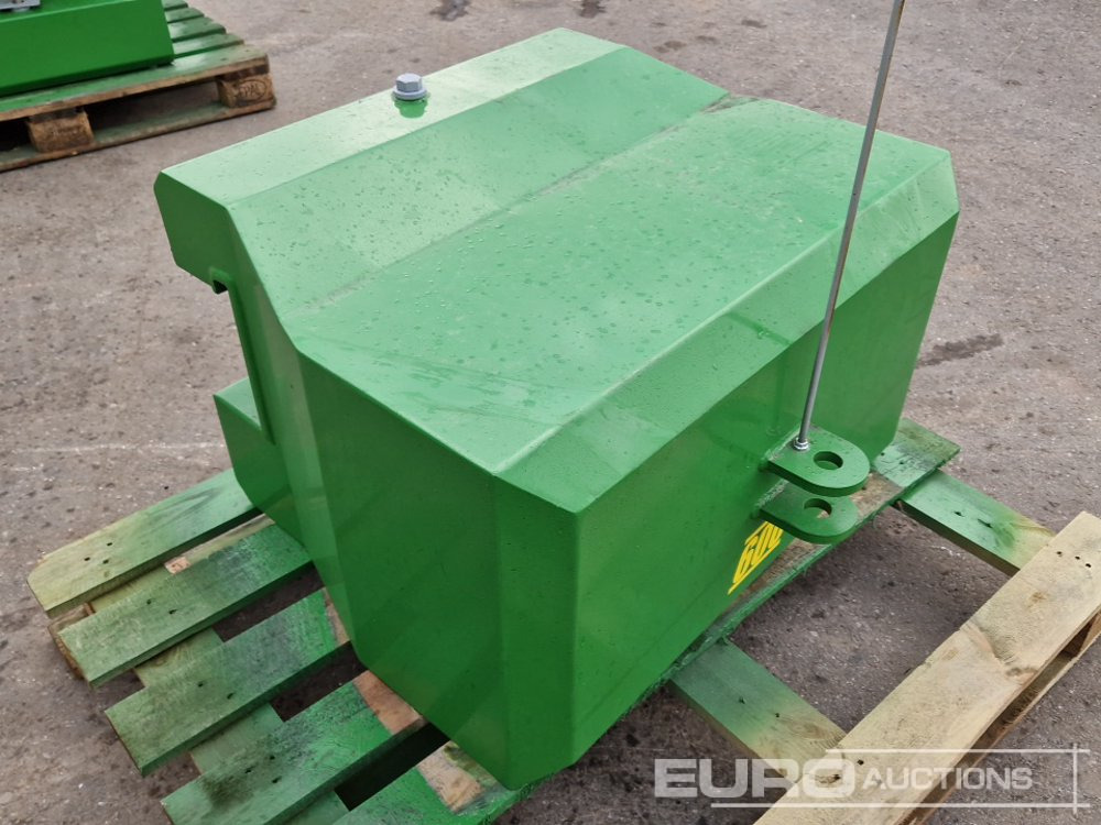 Unused 2025 John Deere 600kg Front Weights to suit John Deere Tractors, Metal Case with Towing Eye (Green) - Agricultural machinery: picture 4 Unused 2025 John Deere 600kg Front Weights to suit John Deere Tractors, Metal Case with Towing Eye (Green) - Agricultural machinery: picture 4