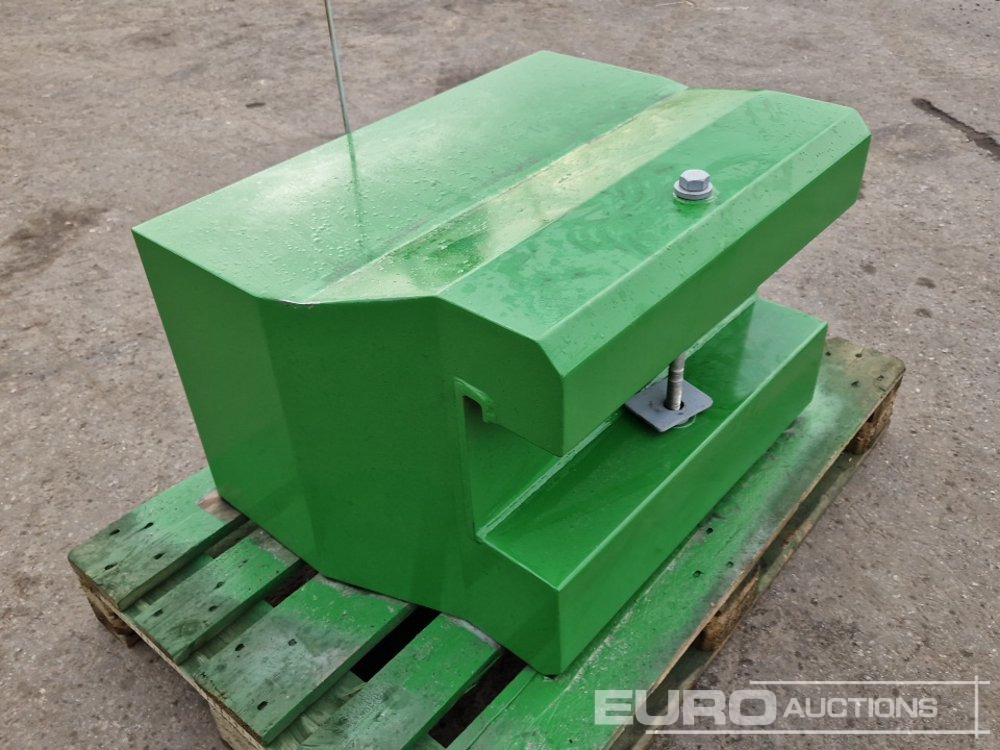 Unused 2025 John Deere 600kg Front Weights to suit John Deere Tractors, Metal Case with Towing Eye (Green) - Agricultural machinery: picture 2 Unused 2025 John Deere 600kg Front Weights to suit John Deere Tractors, Metal Case with Towing Eye (Green) - Agricultural machinery: picture 2