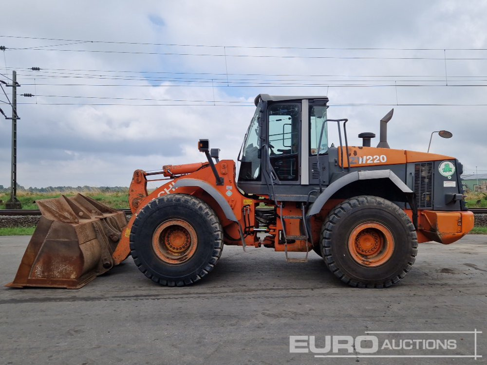 Hitachi ZW220 - Wheel loader: picture 2 Hitachi ZW220 - Wheel loader: picture 2