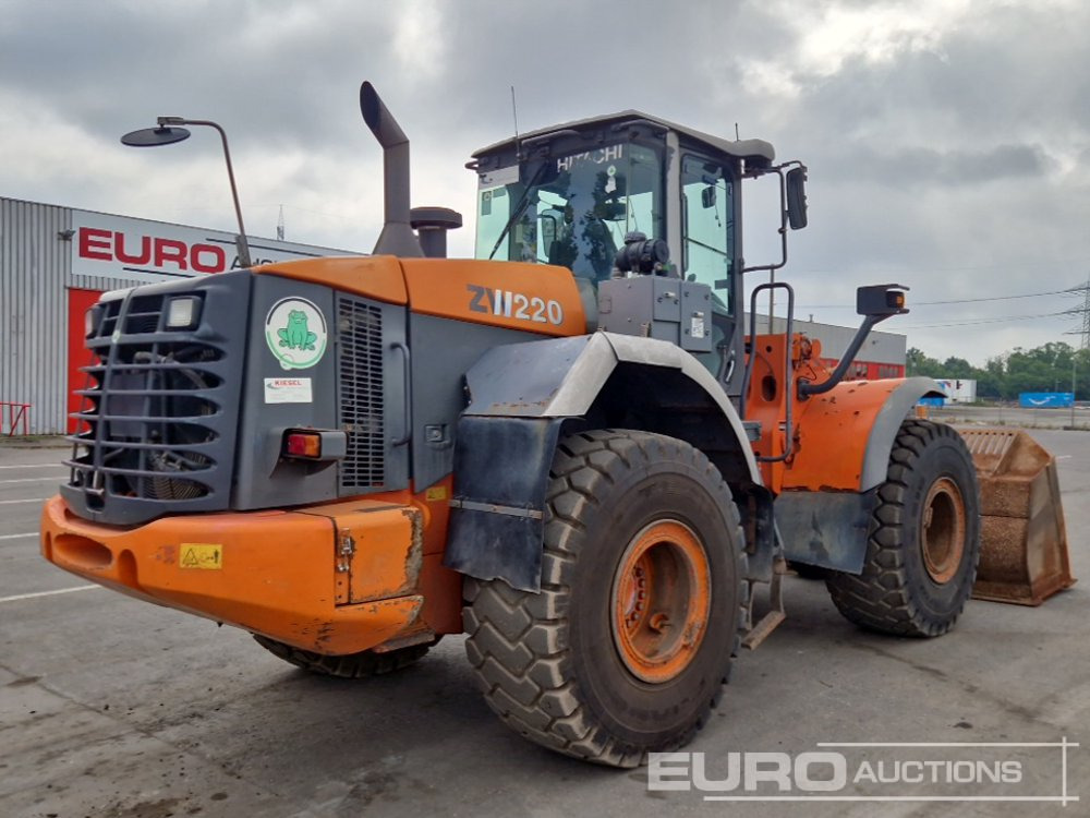 Hitachi ZW220 - Wheel loader: picture 5 Hitachi ZW220 - Wheel loader: picture 5