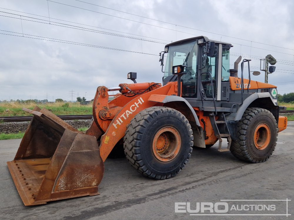 Hitachi ZW220 - Wheel loader: picture 1 Hitachi ZW220 - Wheel loader: picture 1