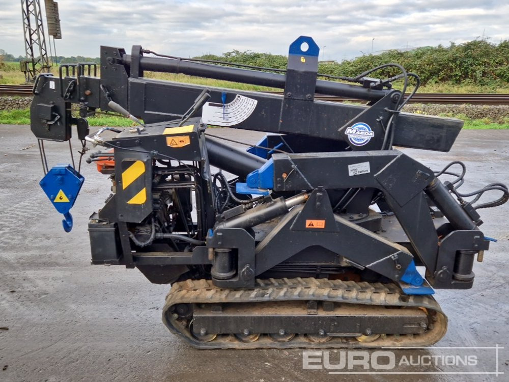 Maeda Tracked Mini Crane - Mini crane: picture 2 Maeda Tracked Mini Crane - Mini crane: picture 2