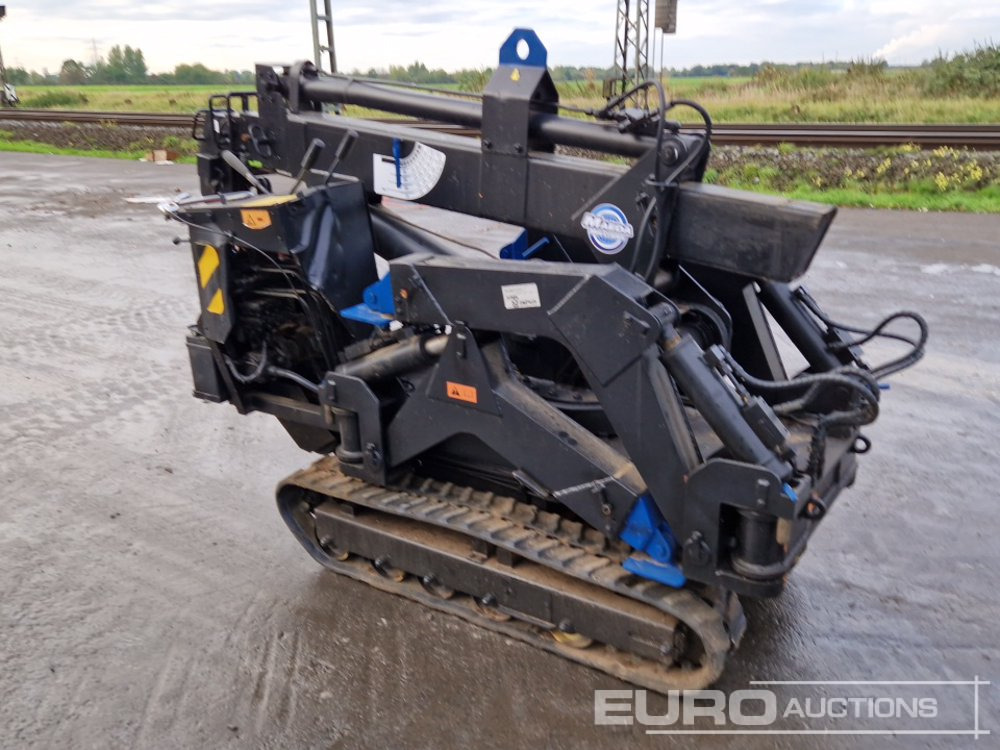 Maeda Tracked Mini Crane - Mini crane: picture 3 Maeda Tracked Mini Crane - Mini crane: picture 3
