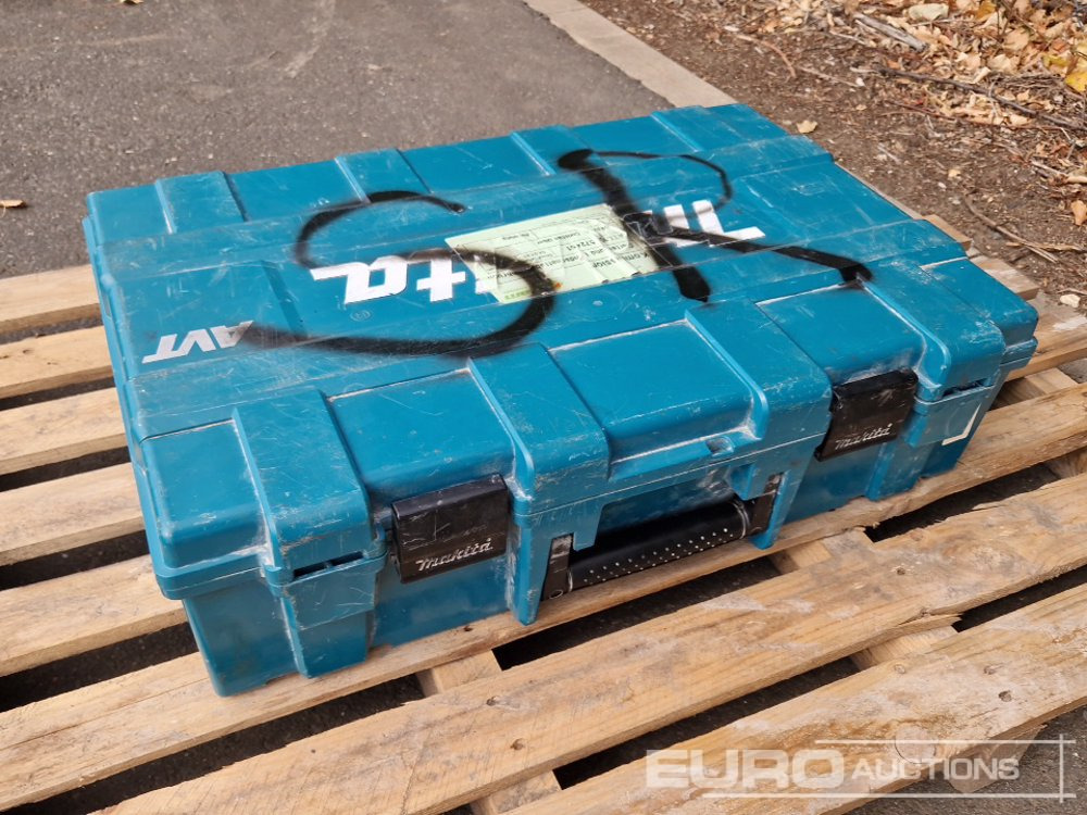 Makita HM1213C - Construction equipment: picture 2 Makita HM1213C - Construction equipment: picture 2