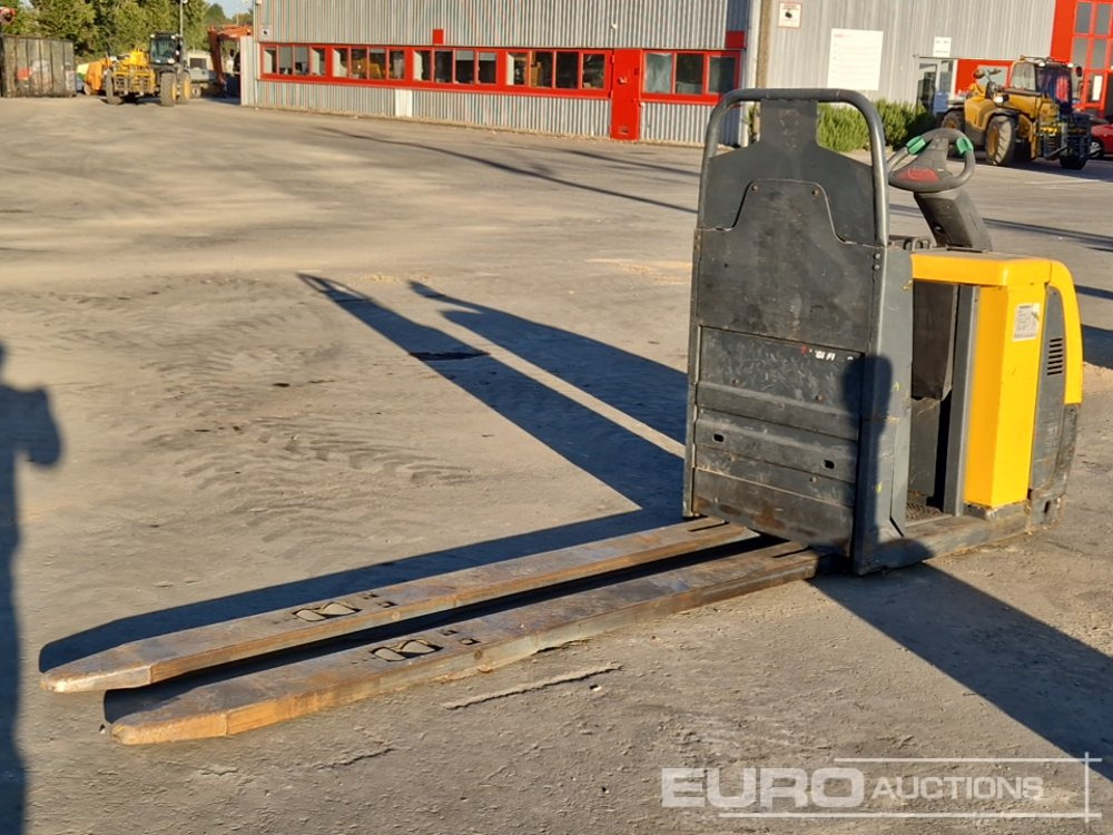 2011 Jungheinrich ECE225 - Material handling equipment: picture 1 2011 Jungheinrich ECE225 - Material handling equipment: picture 1