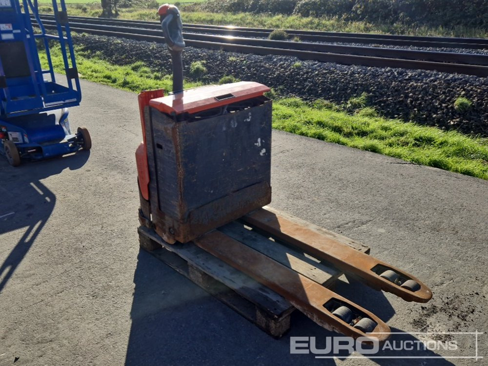 2016 BT LWE160 - Material handling equipment: picture 4 2016 BT LWE160 - Material handling equipment: picture 4
