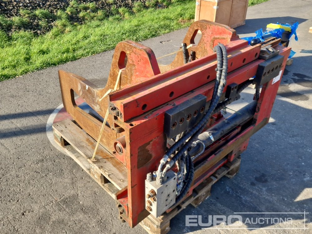 Clamp to suit Forklift - Material handling equipment: picture 2 Clamp to suit Forklift - Material handling equipment: picture 2
