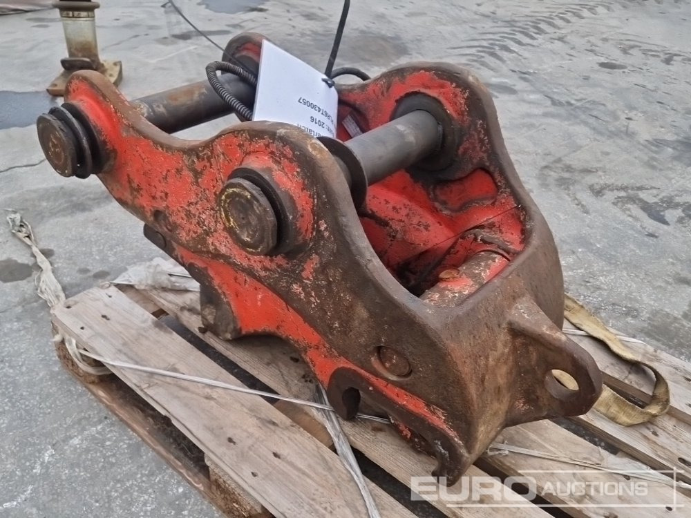 Miller Quick Hitch to suit 80mm Pin - Quick coupler: picture 4 Miller Quick Hitch to suit 80mm Pin - Quick coupler: picture 4