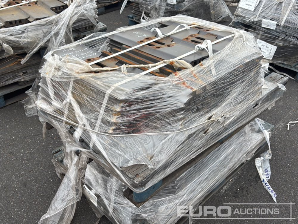 600mm Steel Tracks to suit Volvo EC460 (52 of) - Spare parts for Excavator: picture 3 600mm Steel Tracks to suit Volvo EC460 (52 of) - Spare parts for Excavator: picture 3