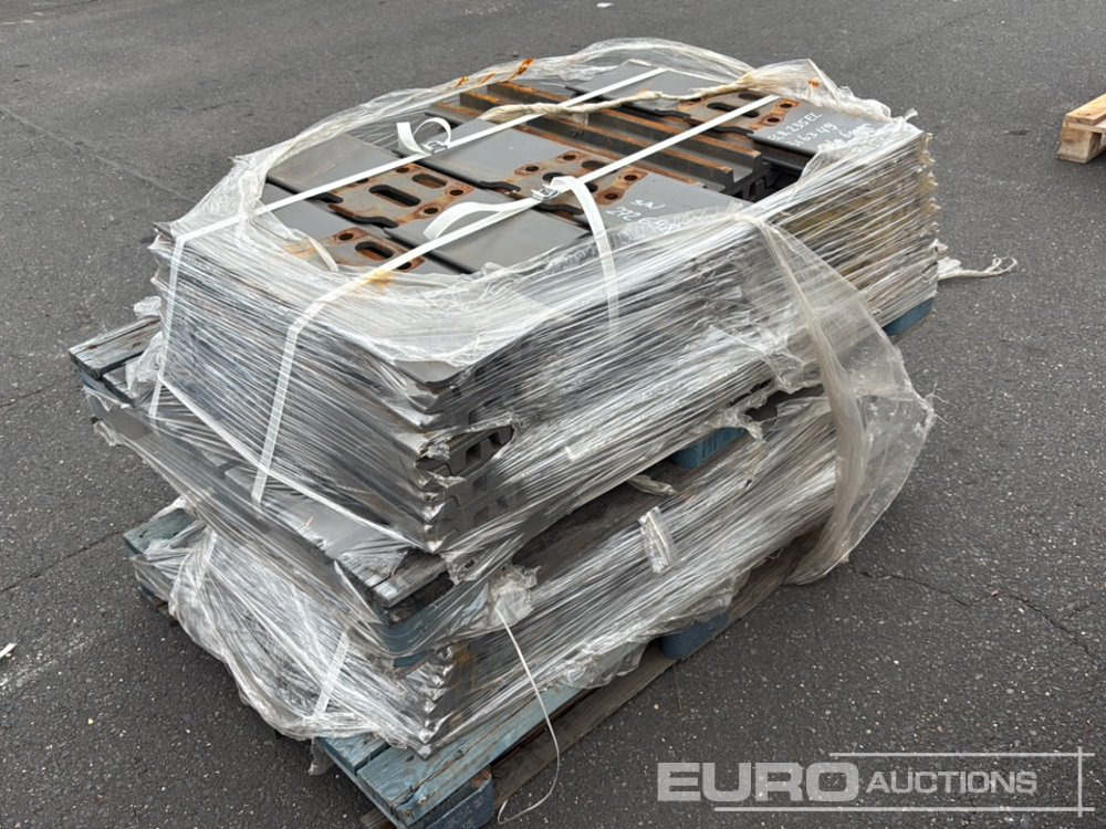 600mm Steel Tracks to suit Volvo EC460 (52 of) - Spare parts for Excavator: picture 1 600mm Steel Tracks to suit Volvo EC460 (52 of) - Spare parts for Excavator: picture 1