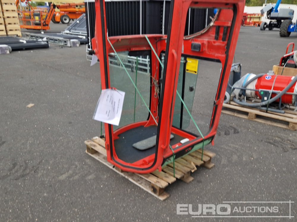 Cabin to suit Yanmar VIO25-4 - Spare parts for Excavator: picture 4 Cabin to suit Yanmar VIO25-4 - Spare parts for Excavator: picture 4