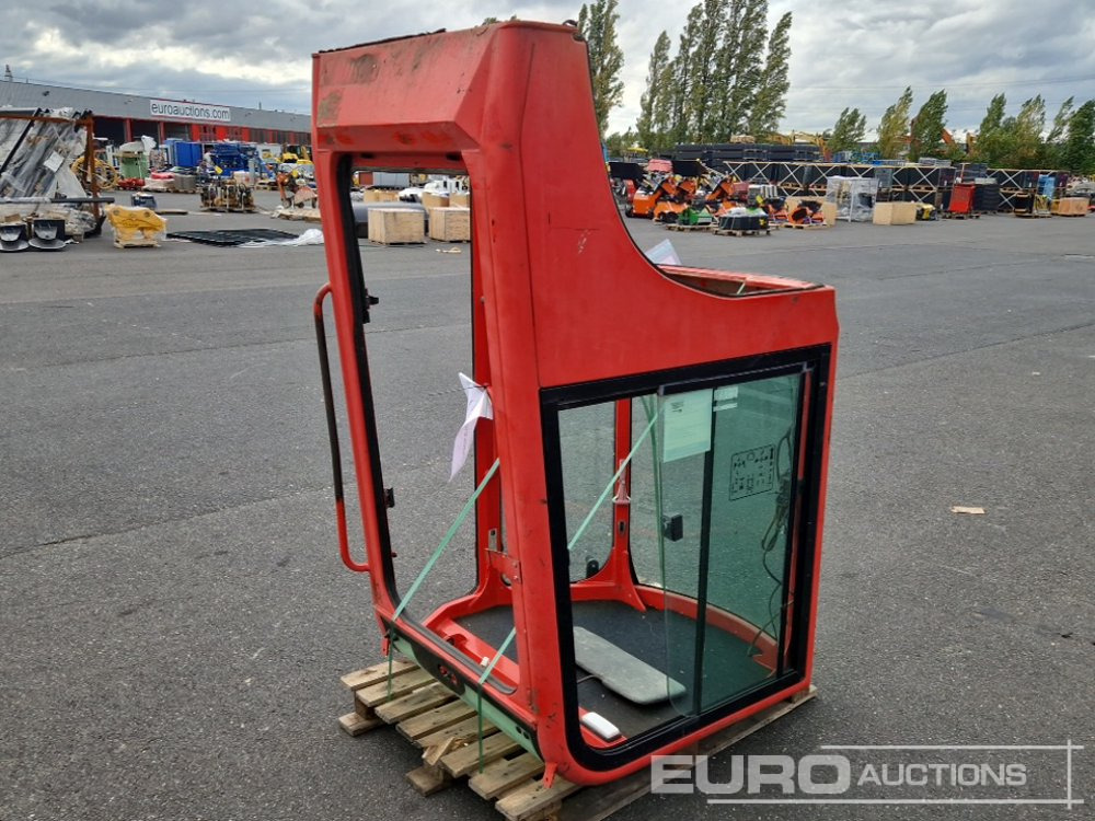 Cabin to suit Yanmar VIO25-4 - Spare parts for Excavator: picture 1 Cabin to suit Yanmar VIO25-4 - Spare parts for Excavator: picture 1