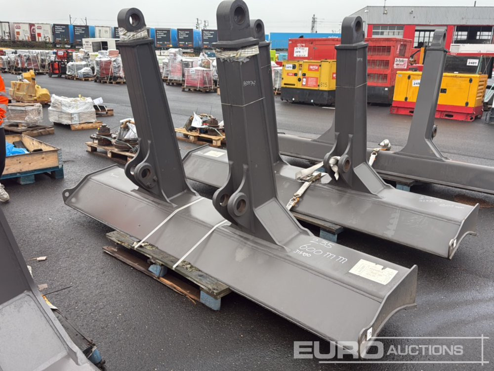 Dozer Blade to suit Volvo ECR235E - Spare parts for Excavator: picture 1 Dozer Blade to suit Volvo ECR235E - Spare parts for Excavator: picture 1