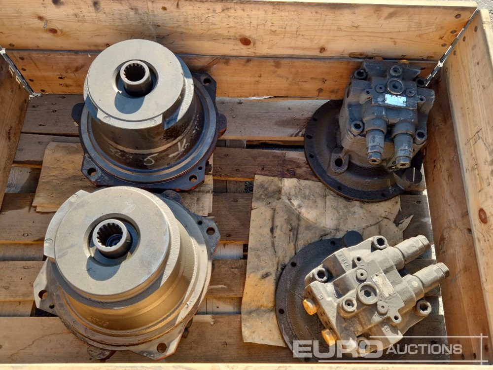 Drive Motor (2 of) Swing Motor (2 of) to suit Hitachi ZX870 - Spare parts: picture 1 Drive Motor (2 of) Swing Motor (2 of) to suit Hitachi ZX870 - Spare parts: picture 1