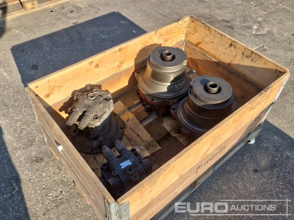 Drive Motor (2 of) Swing Motor (2 of) to suit Hitachi ZX870 - Spare parts: picture 4 Drive Motor (2 of) Swing Motor (2 of) to suit Hitachi ZX870 - Spare parts: picture 4