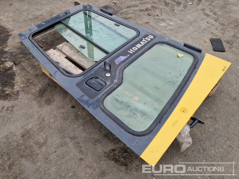 Komatsu Door to suit Wheeled Excavator PW170 - Spare parts: picture 4 Komatsu Door to suit Wheeled Excavator PW170 - Spare parts: picture 4