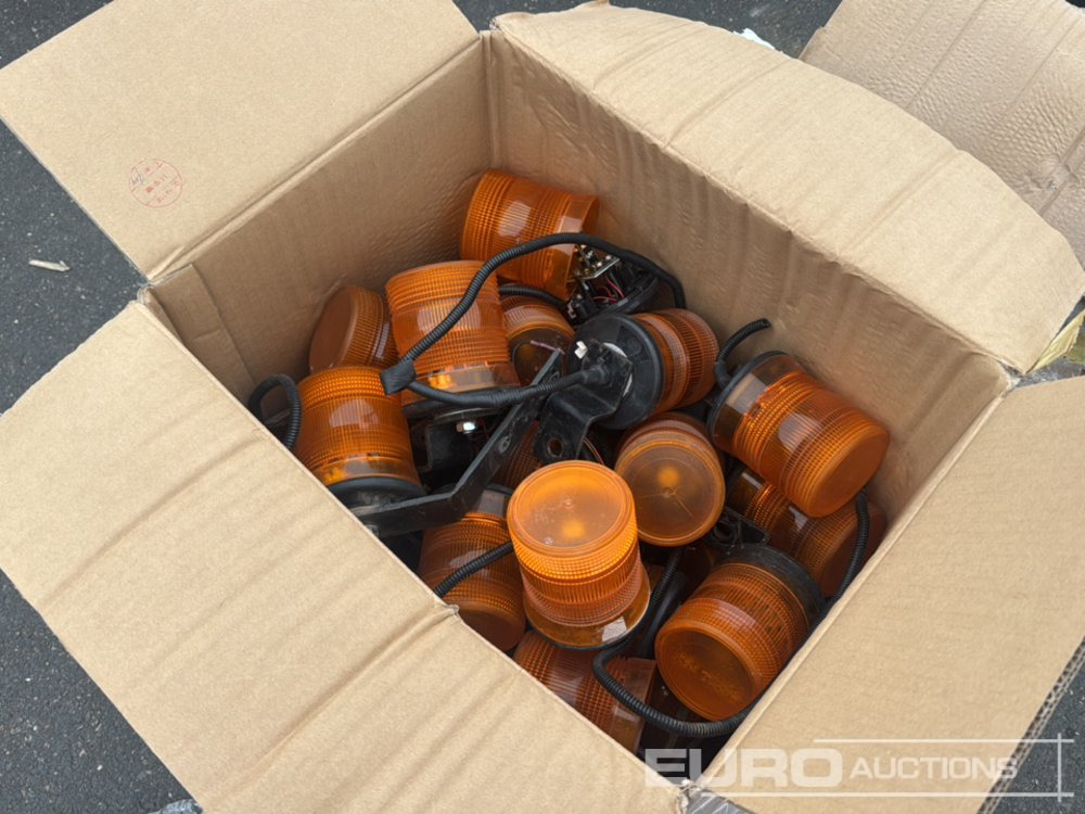 Pallet of Warning Lights in orange - Spare parts: picture 3 Pallet of Warning Lights in orange - Spare parts: picture 3