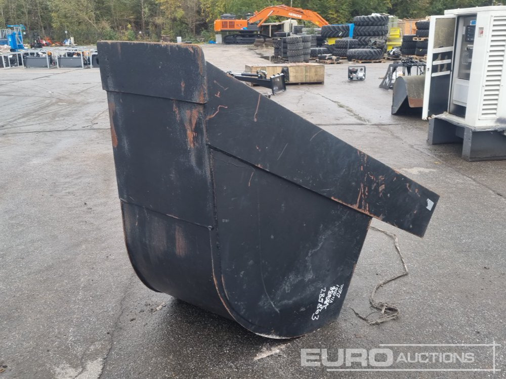 V Bucket 80mm Pin to suit 20 Ton Excavator - Bucket: picture 1 V Bucket 80mm Pin to suit 20 Ton Excavator - Bucket: picture 1