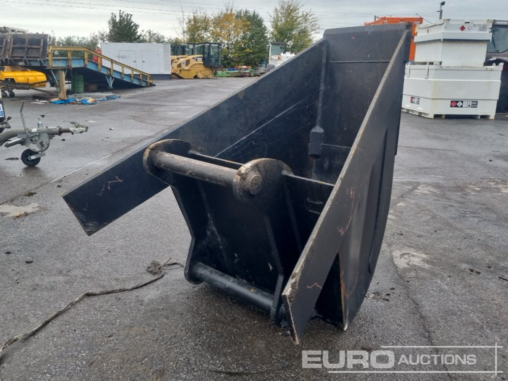 V Bucket 80mm Pin to suit 20 Ton Excavator - Bucket: picture 5 V Bucket 80mm Pin to suit 20 Ton Excavator - Bucket: picture 5