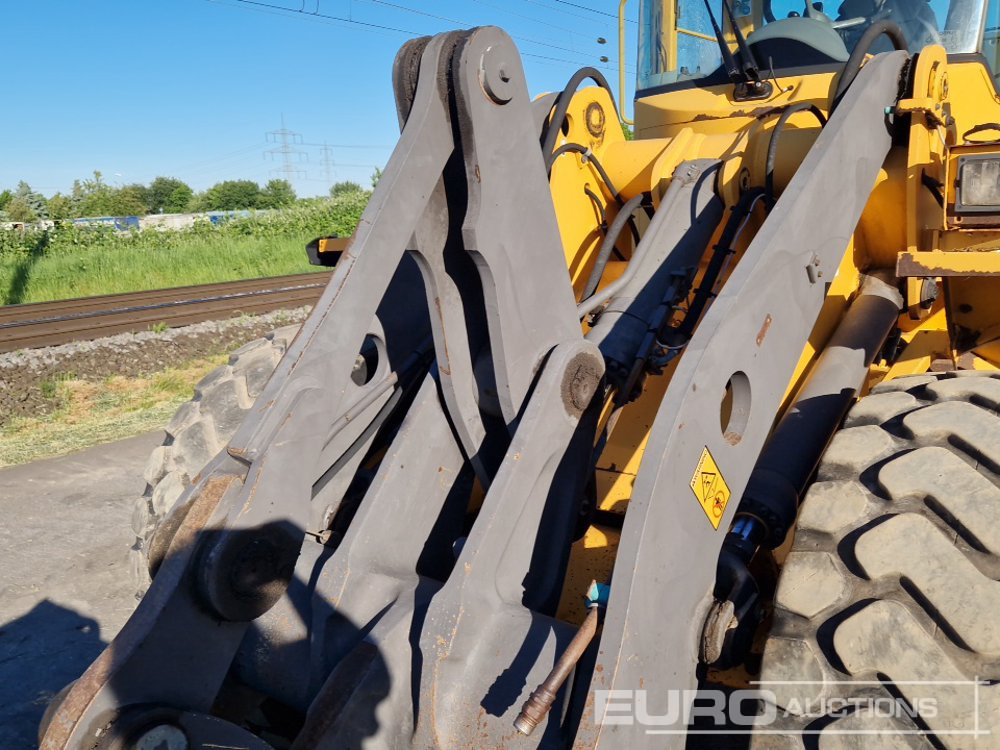 Wheel loader Volvo L70D: picture 15