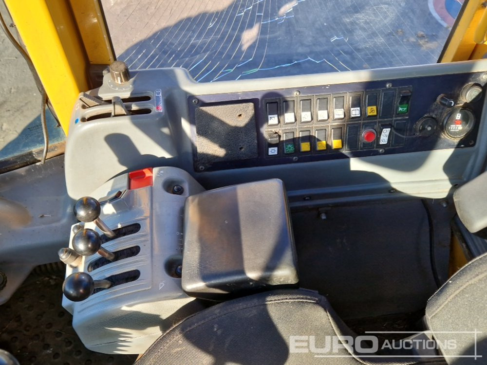 Wheel loader Volvo L70D: picture 26