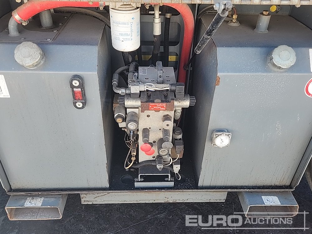Aerial platform 2016 SkyJack SJ6832RT: picture 18