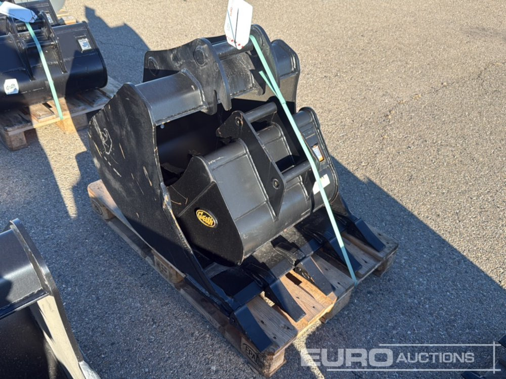 Bucket LGT000BA4075QSV to Suit 6-10 Ton Excavator (S/N 1181858), Bucket H04-0600 to Suit QR40 (S/N 1084900) - Bucket: picture 1 Bucket LGT000BA4075QSV to Suit 6-10 Ton Excavator (S/N 1181858), Bucket H04-0600 to Suit QR40 (S/N 1084900) - Bucket: picture 1