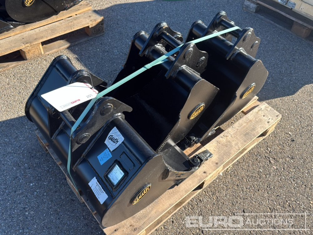 Geith Bucket H03-0450-11071 to Suit MCR1009 (S/Ns 1166011, 1166012) (2 of), Bucket H03-0450-11072 to Suit MCR1009 (S/N 1166034) - Bucket: picture 1 Geith Bucket H03-0450-11071 to Suit MCR1009 (S/Ns 1166011, 1166012) (2 of), Bucket H03-0450-11072 to Suit MCR1009 (S/N 1166034) - Bucket: picture 1