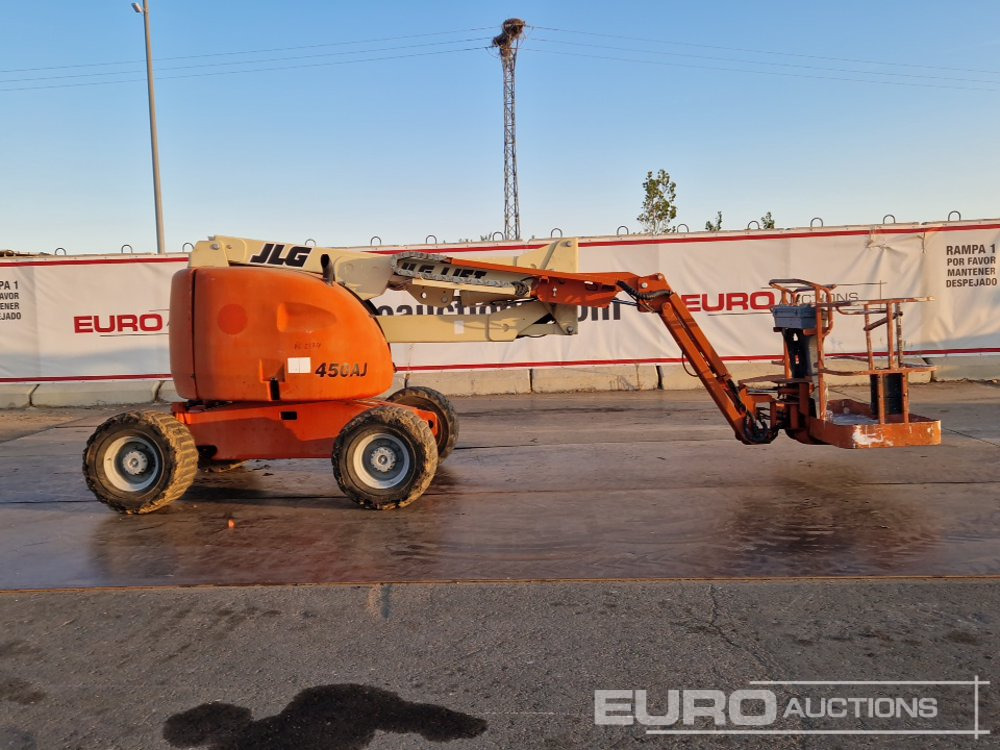 JLG 4x4 Articulating Boom Lift, 15.7 Working Height, 230kg Platform Capacity - Aerial platform: picture 2 JLG 4x4 Articulating Boom Lift, 15.7 Working Height, 230kg Platform Capacity - Aerial platform: picture 2