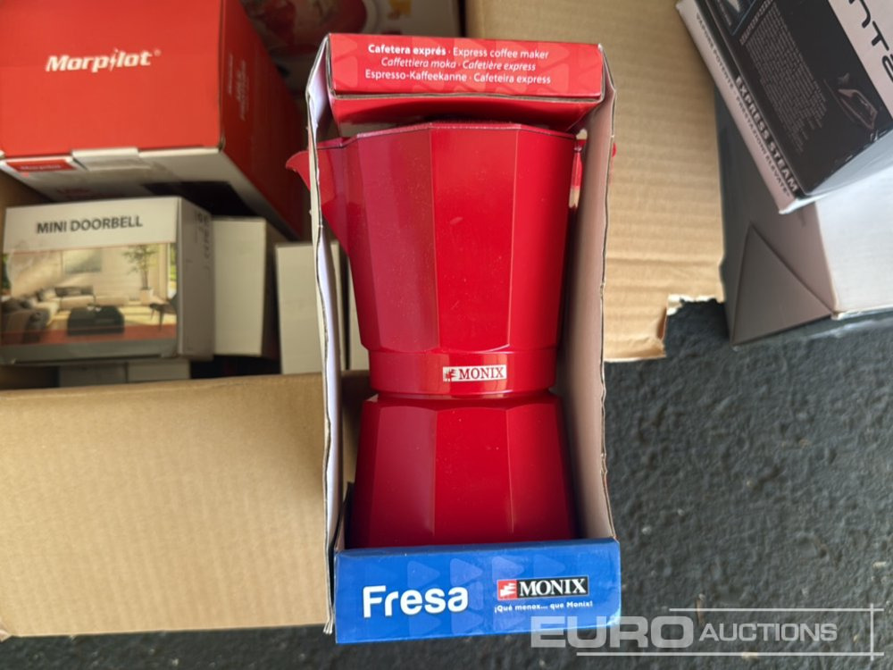 Construction equipment Pallet of Toaster (2 of), Steam Iron, Aluminium Express Coffee Maker, Milk Frother, Mini Doorbell , Hand Blender: picture 8