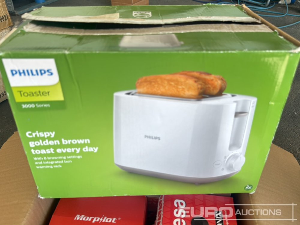 Construction equipment Pallet of Toaster (2 of), Steam Iron, Aluminium Express Coffee Maker, Milk Frother, Mini Doorbell , Hand Blender: picture 6