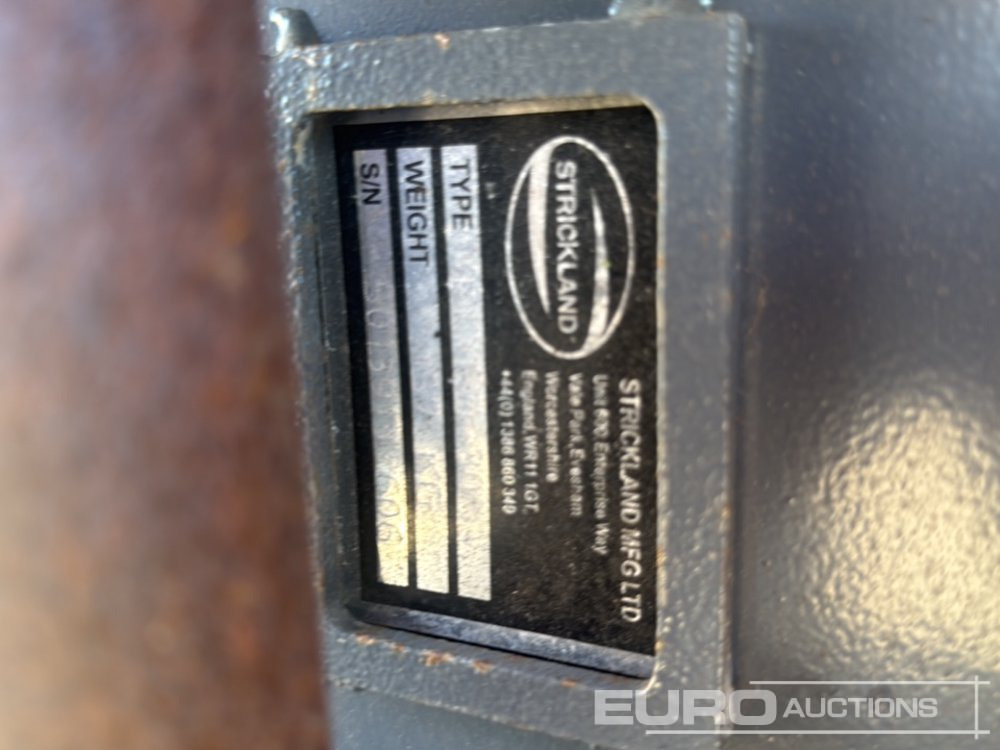 Strickland 30" Digging Bucket (2 of) - Bucket: picture 5 Strickland 30" Digging Bucket (2 of) - Bucket: picture 5