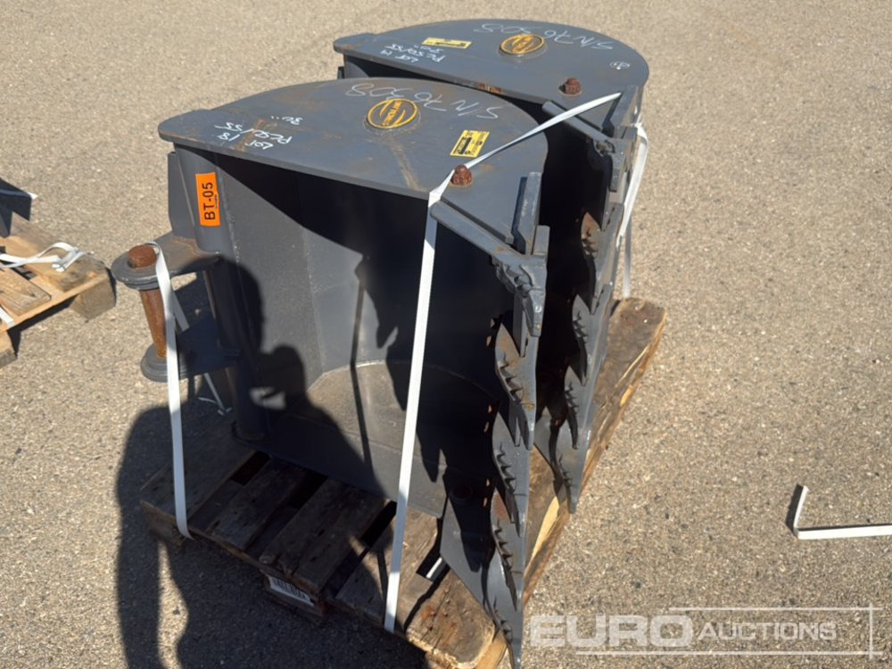 Strickland 30" Digging Bucket (2 of) - Bucket: picture 4 Strickland 30" Digging Bucket (2 of) - Bucket: picture 4