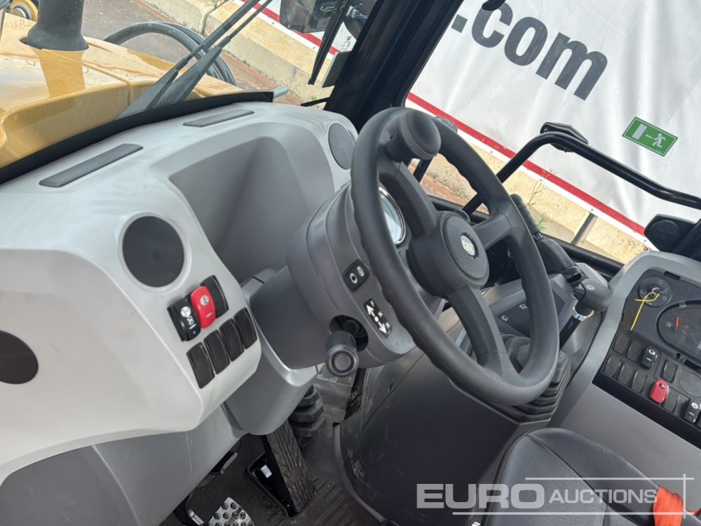 Backhoe loader Unused 2025 CAT 424: picture 32
