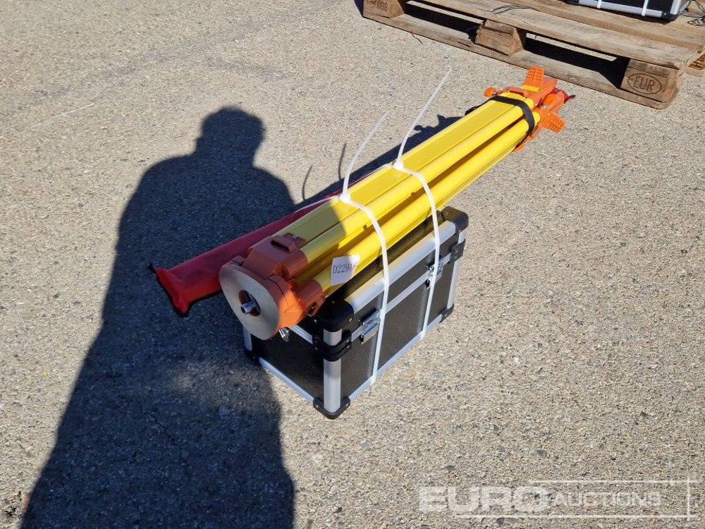 Unused Captok Self-Leveling Rotary Laser Level With Batteries, Receiver, Tripod, Grade Rod - Workshop equipment: picture 4 Unused Captok Self-Leveling Rotary Laser Level With Batteries, Receiver, Tripod, Grade Rod - Workshop equipment: picture 4