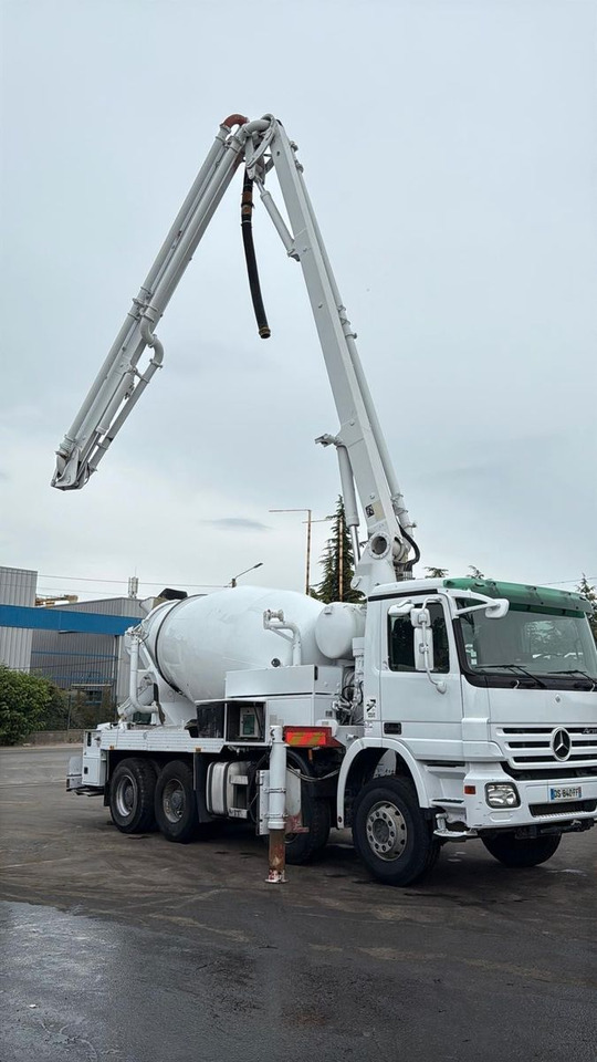 Concrete pump truck Mercedes-Benz Actros: picture 9