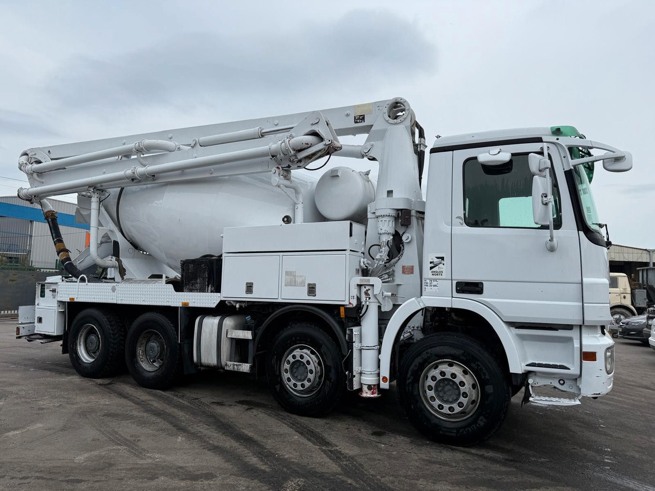 Mercedes-Benz Actros - Concrete pump truck: picture 2 Mercedes-Benz Actros - Concrete pump truck: picture 2