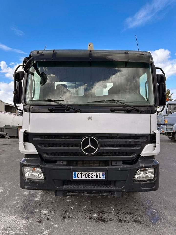 Mercedes-Benz Actros - Concrete pump truck: picture 3 Mercedes-Benz Actros - Concrete pump truck: picture 3
