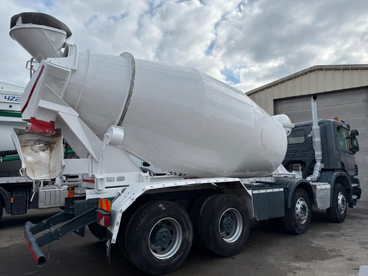 Scania P410 - Concrete mixer truck: picture 5 Scania P410 - Concrete mixer truck: picture 5