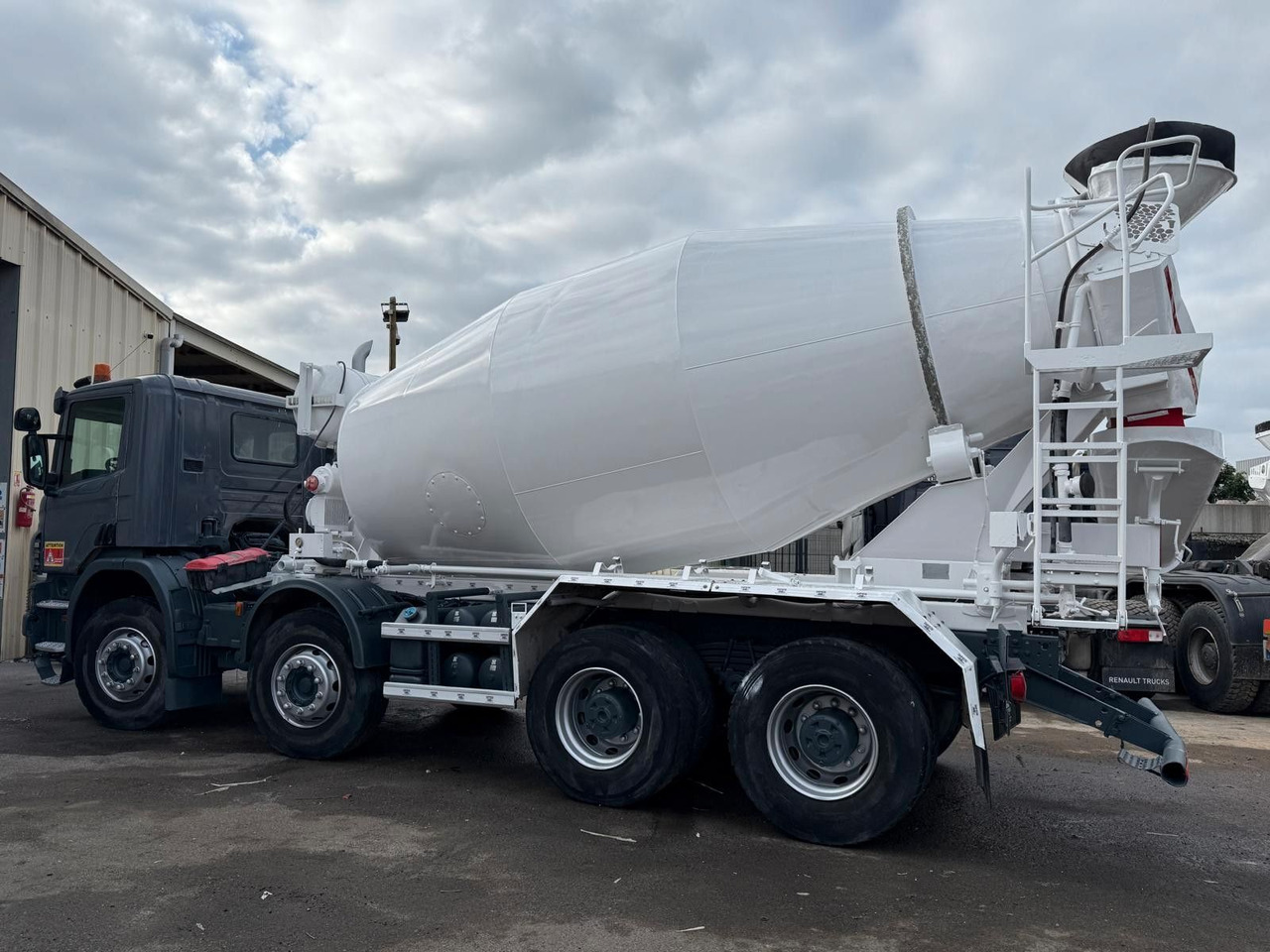Scania P410 - Concrete mixer truck: picture 4 Scania P410 - Concrete mixer truck: picture 4