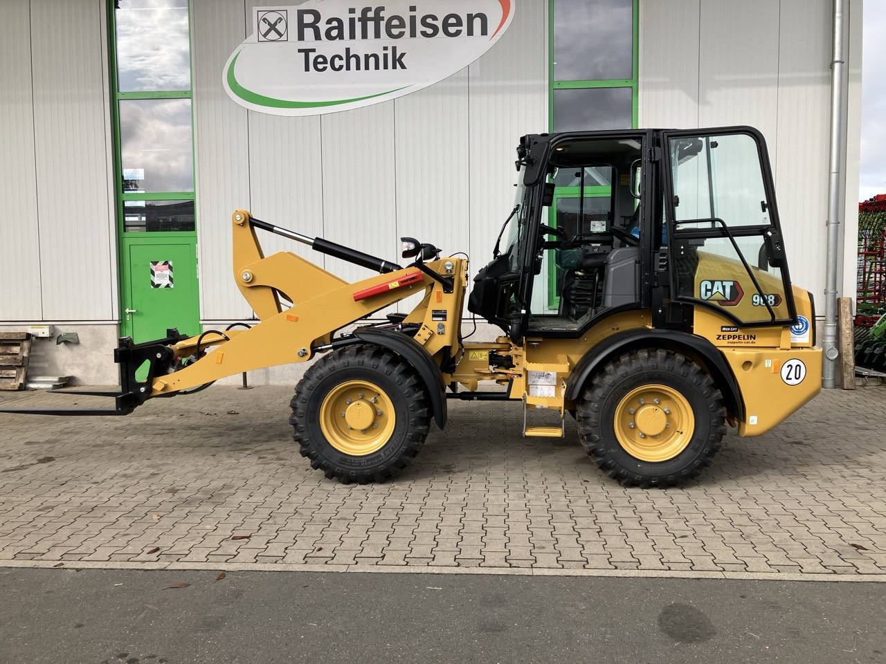 New Wheel loader Caterpillar 908 HL: picture 7 New Wheel loader Caterpillar 908 HL: picture 7
