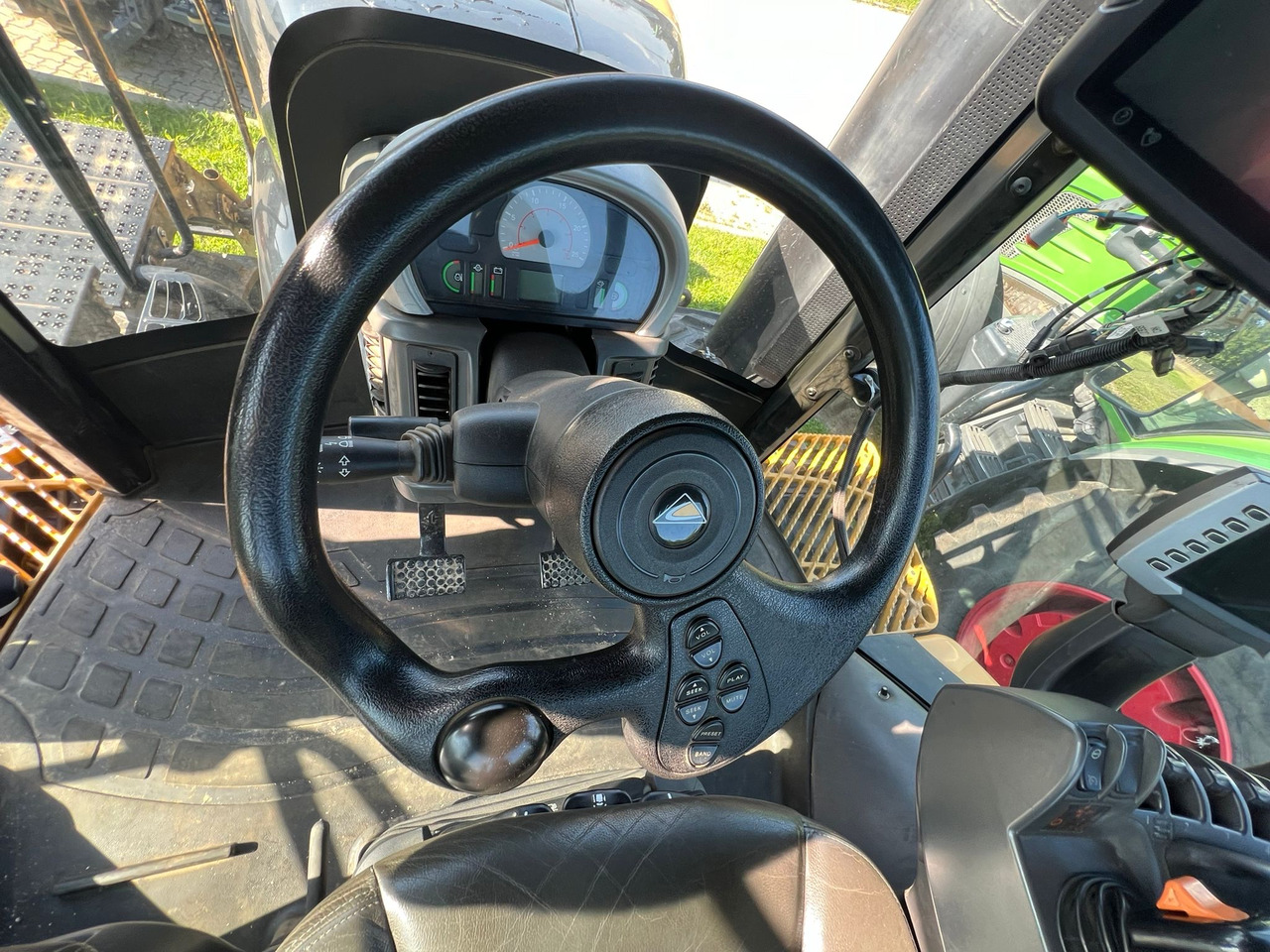 Challenger MT 865 - Tracked tractor: picture 5 Challenger MT 865 - Tracked tractor: picture 5