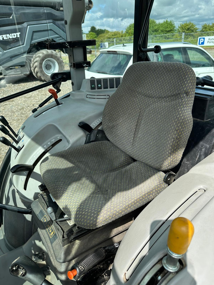 Farm tractor Claas Nexos 210 VL: picture 10
