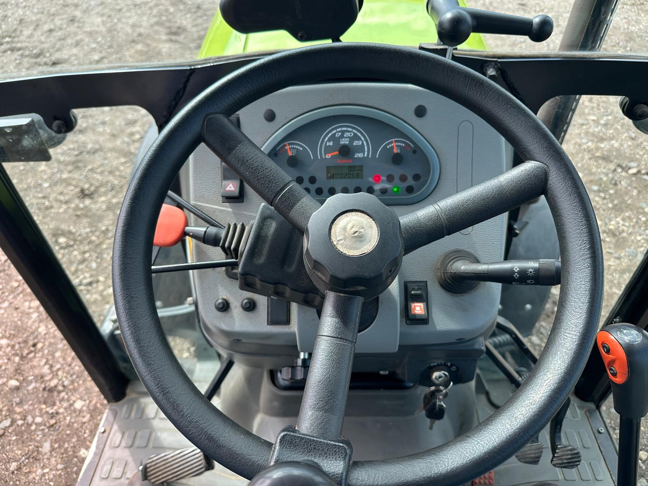 Farm tractor Claas Nexos 210 VL: picture 9