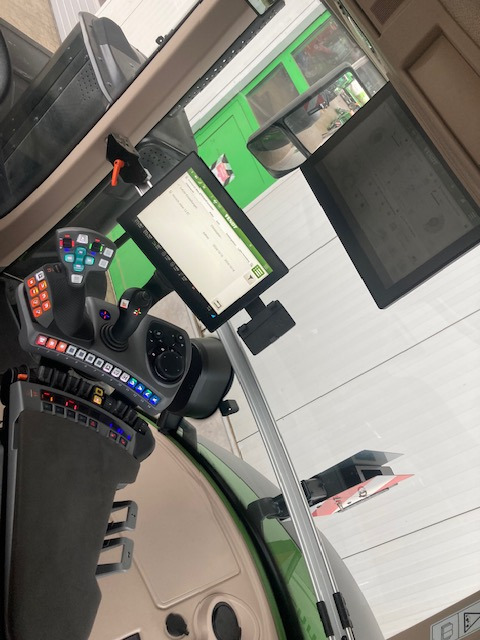 Fendt 1050 Vario Gen3 Profi Setting2 - Farm tractor: picture 3 Fendt 1050 Vario Gen3 Profi Setting2 - Farm tractor: picture 3