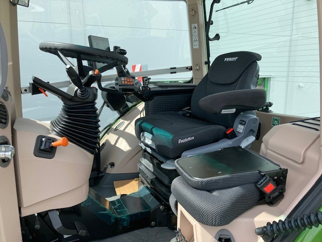 Fendt 1050 Vario Gen3 Profi Setting2 - Farm tractor: picture 3 Fendt 1050 Vario Gen3 Profi Setting2 - Farm tractor: picture 3