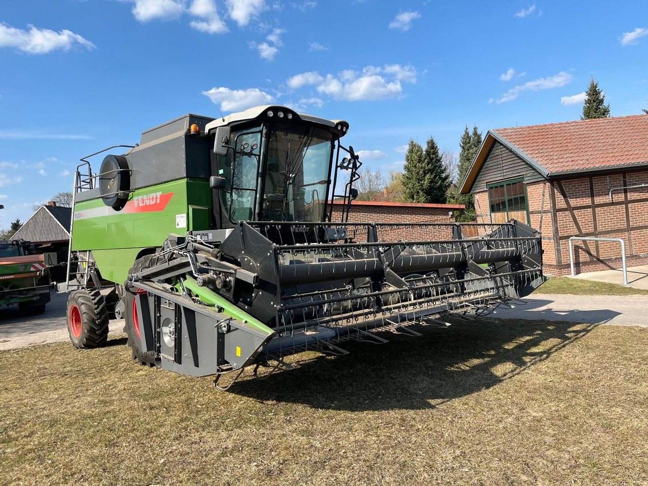Fendt 5225 E 5,50m PowerFlow Schneiwerk - Combine harvester: picture 1 Fendt 5225 E 5,50m PowerFlow Schneiwerk - Combine harvester: picture 1