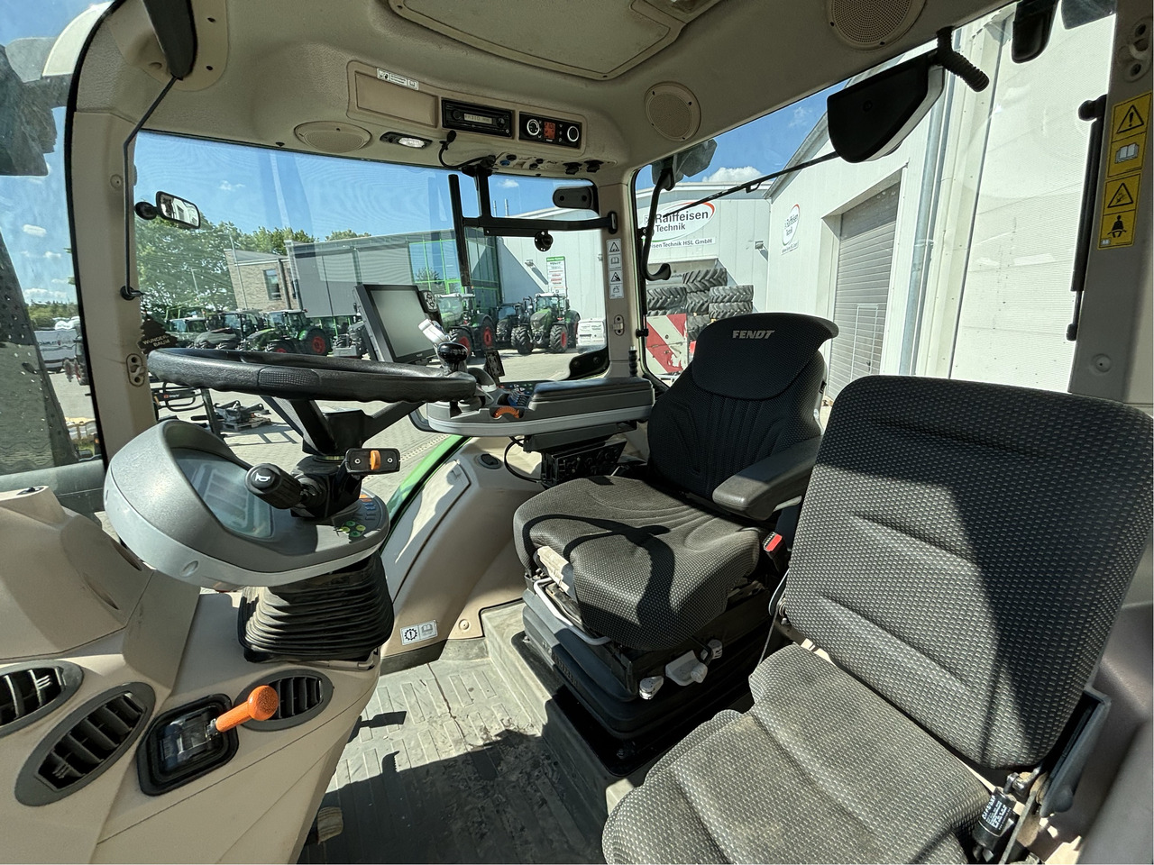 Fendt 718 Vario S4 - Farm tractor: picture 2 Fendt 718 Vario S4 - Farm tractor: picture 2