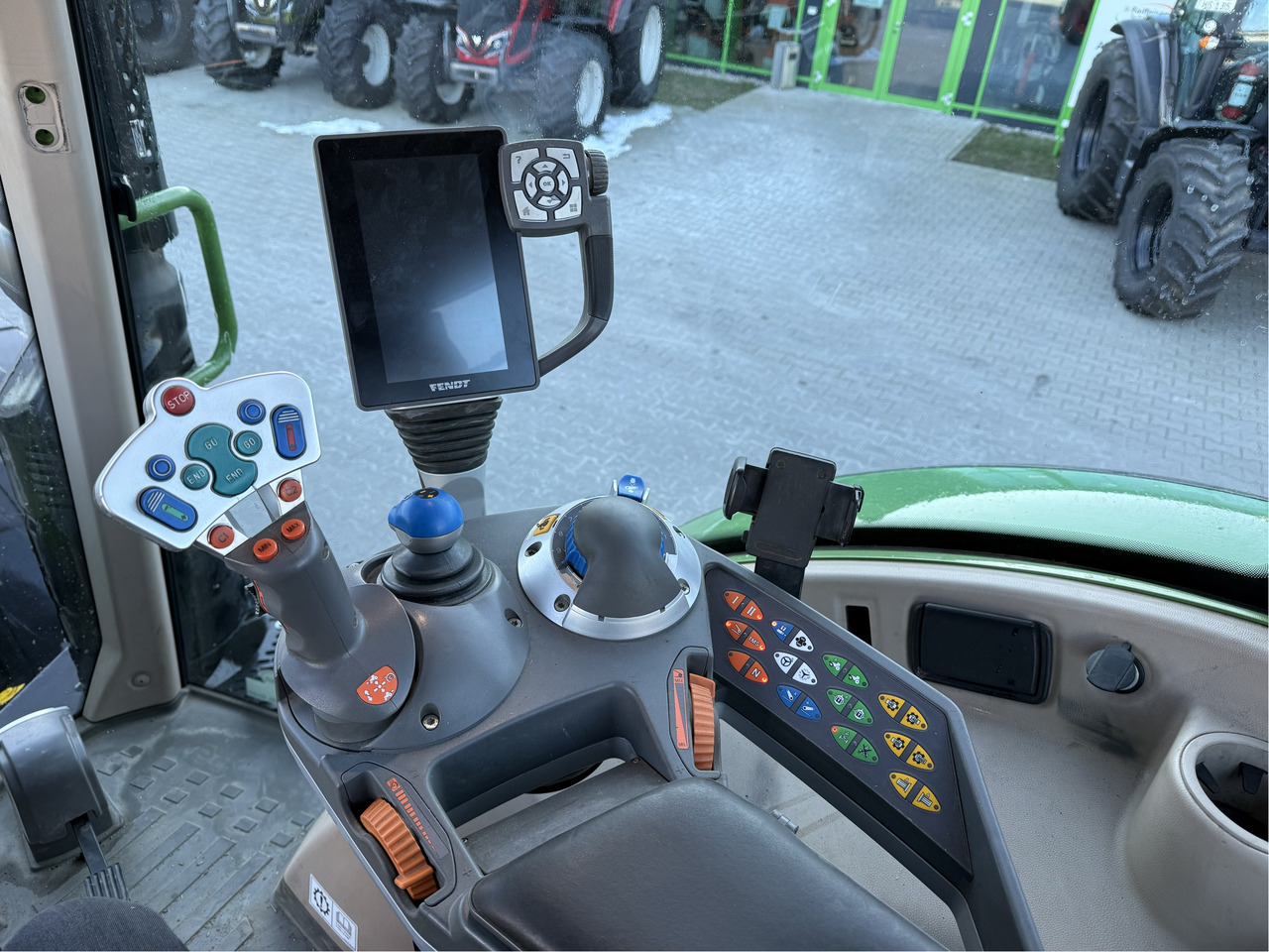 Fendt 720 Vario S4 Power - Farm tractor: picture 5 Fendt 720 Vario S4 Power - Farm tractor: picture 5